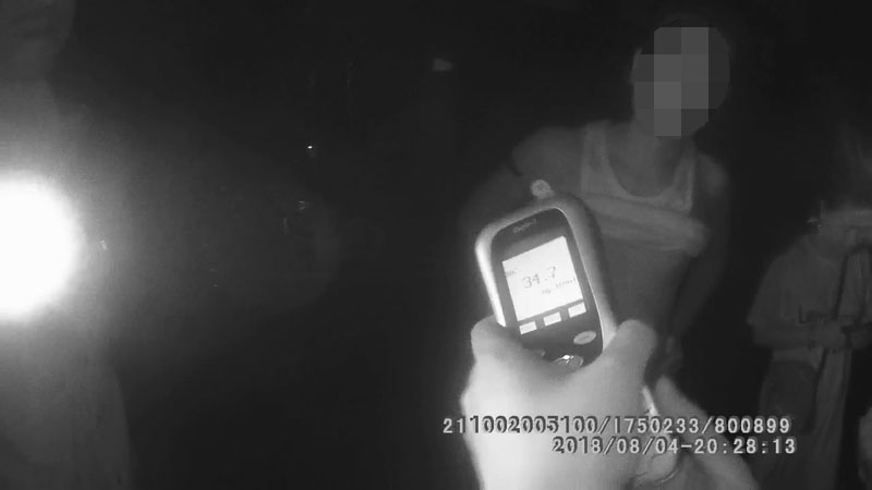 在民警檢查時，用測試儀檢測劉某涉嫌酒后駕駛