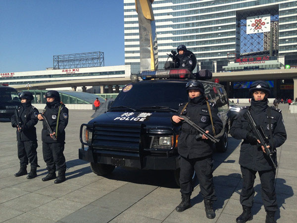 現(xiàn)在沈陽北站警務(wù)巡邏，裝備的更新給百姓帶來更大的安全感