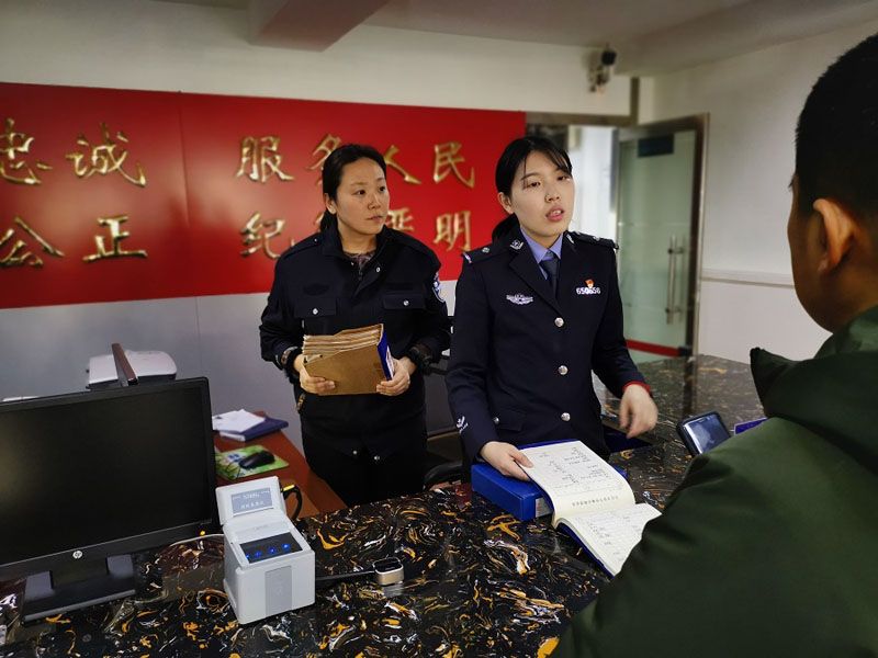 戶(hù)籍窗口民警春節(jié)期間堅(jiān)守崗位