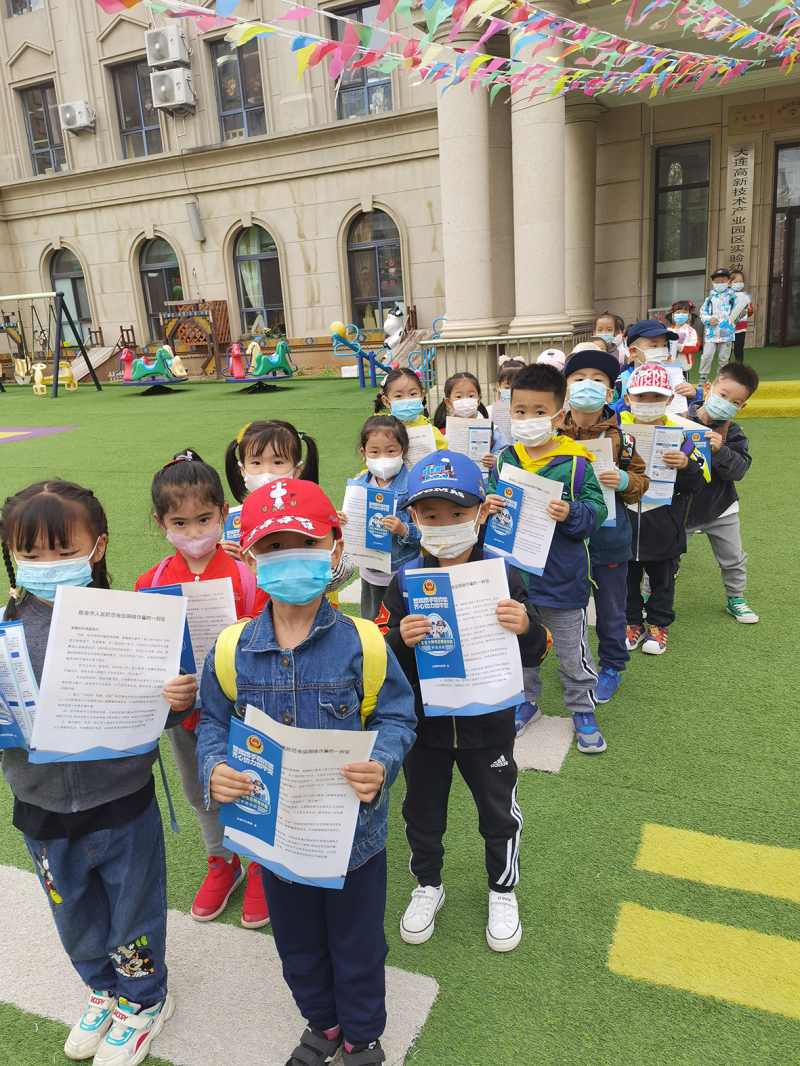 大連警方走進幼兒園，對孩子們開展反電詐宣傳