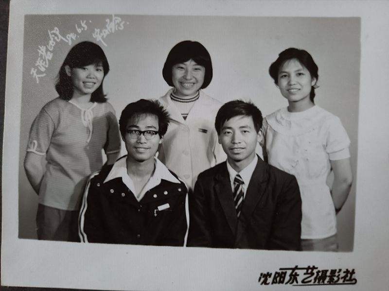 1980年一起寫《畫蛋》有感的老同學(xué)，前左一為楊清林
