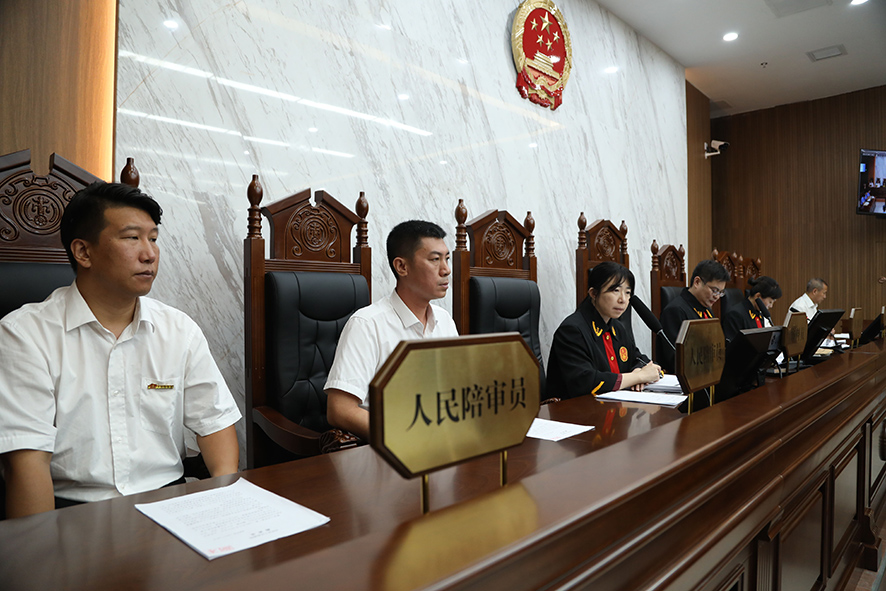 陪審員中有長期從事生態(tài)保護、環(huán)境修復(fù)方面的專家。