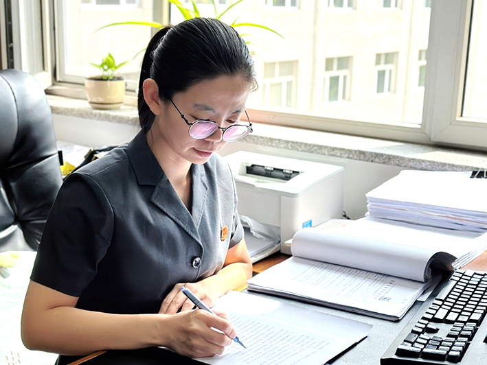 喀左縣人民法院民事審判庭庭長(zhǎng)、三級(jí)法官 張可