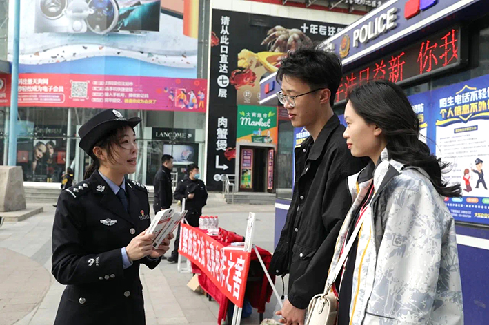 以“零案件”工作室為基礎(chǔ)，民警深入轄區(qū)