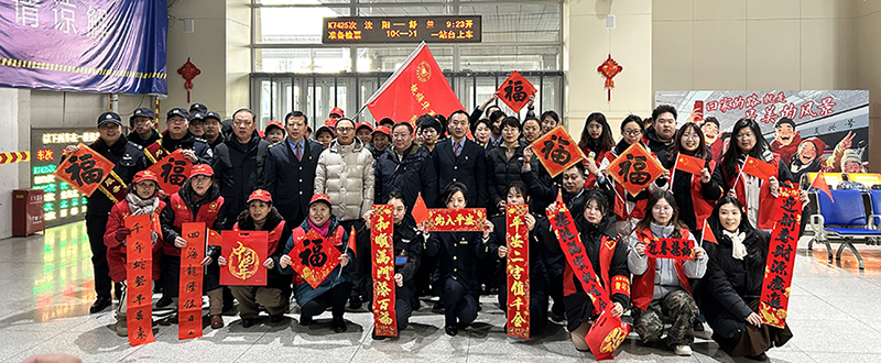 （撫順）一張張飽蘸筆力、滿含祝愿的“?！弊衷诼每褪种袀鬟f